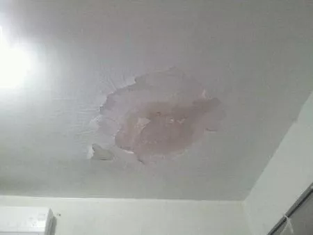 天花漏水